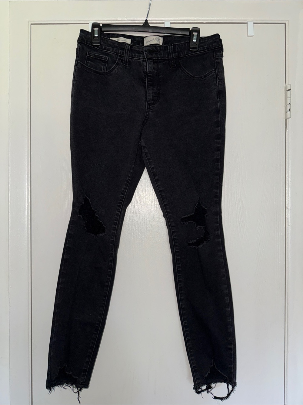 Universal Thread Black Distressed Women's Skinny Jeans